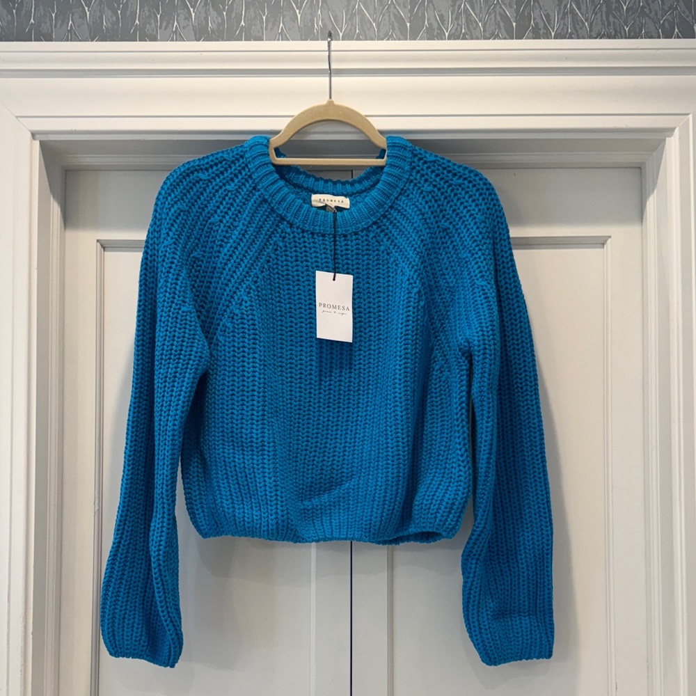 Women’s turquoise crop knit sweater